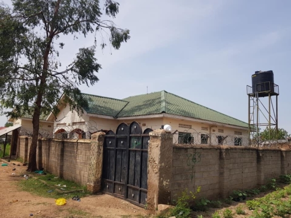 4 bedroom house for sale-gudele block 7